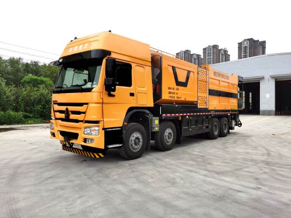 A brief analysis on the new road construction equipment fiber synchronous gravel sealing truck_2